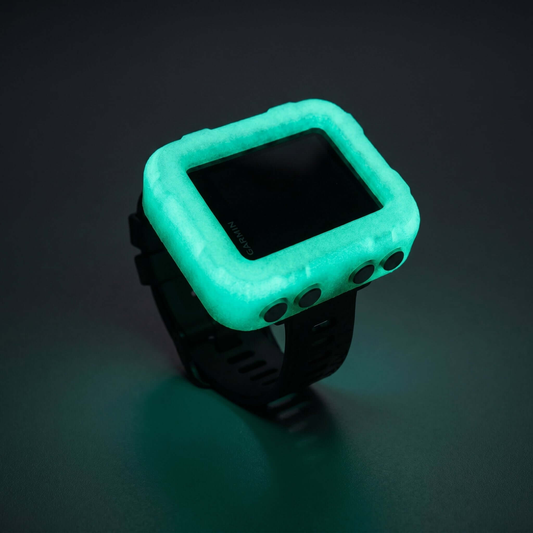 Hülle für Garmin Descent X30 in fluoreszierender Farbgebung, schützt den Tauchcomputer im Alltag.