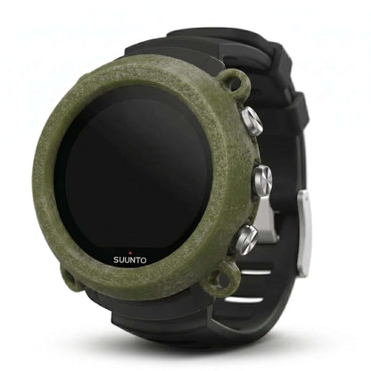 Hülle für Suunto D5 - Band + Bungeeösen zeigt eine schützende TPU-Hülle in grün für den Suunto D5 Tauchcomputer.