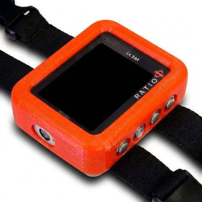 Hülle für Ratio iX3M (runde Tasten) – oranger Tauchcomputer mit runden Tasten und Schutzgehäuse.
