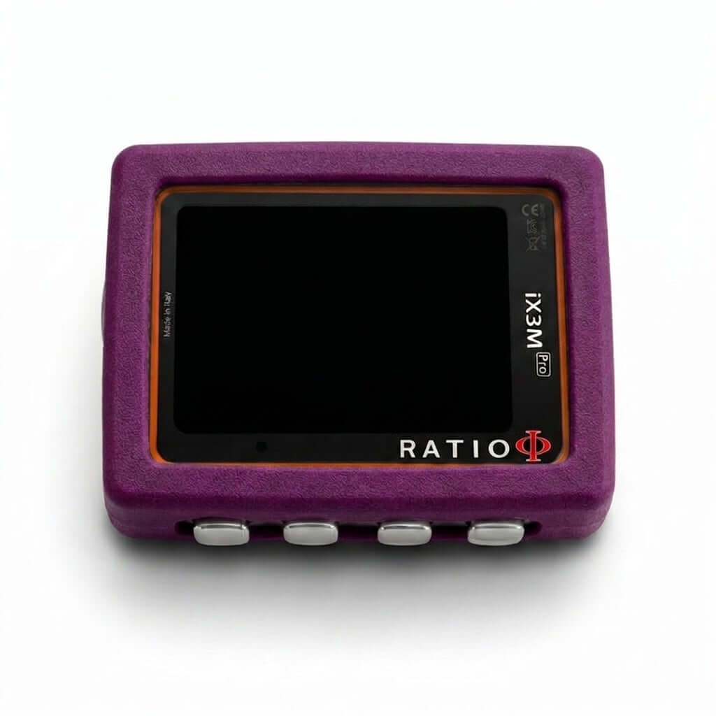 Hülle für Ratio iX3M (eckige Tasten) in lila, schützt den Tauchcomputer und ermöglicht uneingeschränkte Bedienbarkeit.