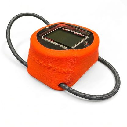 Hülle für Scubapro/Uwatec Bottomtimer in orange mit digitalem Display und Sensorleitungen.